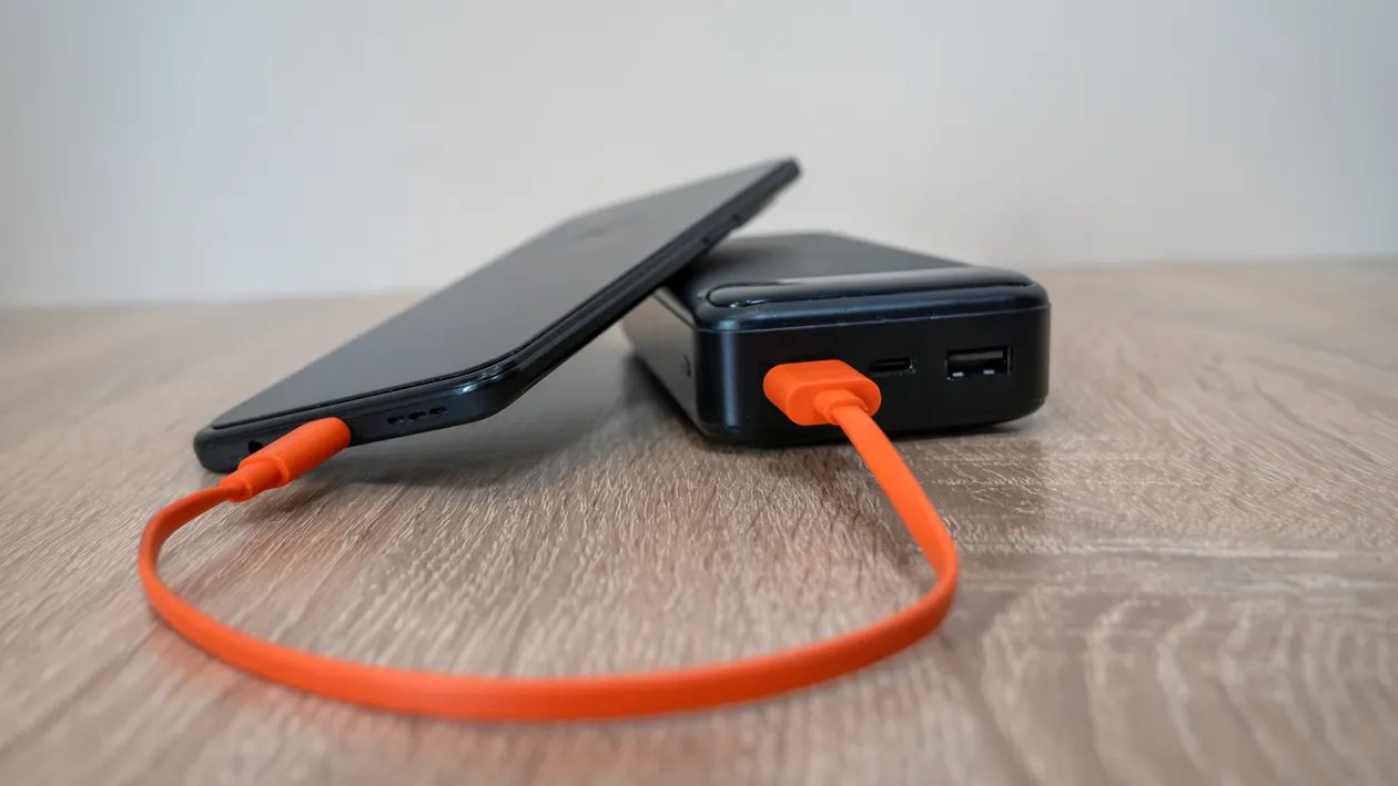 Smartphone charging from a power bank